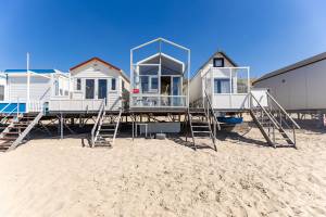 Slaapstrandhuisje óp het strand van Dishoek met zeezicht en terr