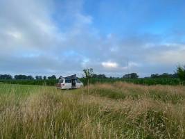 Wunderbarer Freiraum, weit außerhalb des Dorfes Stokkum.