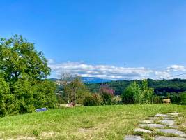 Ruhiges Privatgrundstück inmitten der größten Seen Savoyens