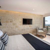 Diamond Stone Suites