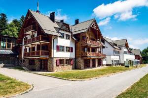 Pohorje Village Wellbeing Resort Wellness en Spa Hotel  Apartmen