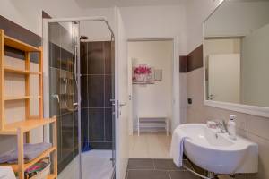 Lenni Apart. Swimming Pool and lake