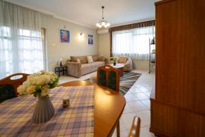 Pine Wood Apartment 5