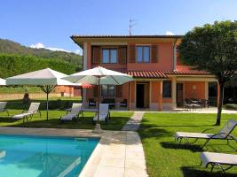 Vakantiehuis in Loro Ciuffenna met zwembad, in Toscane.