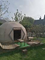 Campingplatz und geodätische Kuppel in Lonzée, Provinz Namur