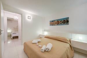 Casa Oleandri Shared Pool & Lake View