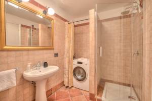 Borgo Belvedere-lake view & shared pool