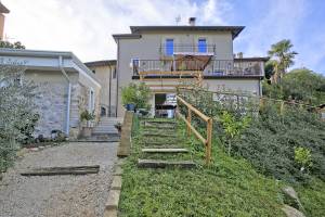 Caffè Priscilla House parking & lakeview