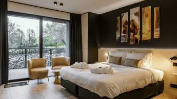 CCnomie Hotel & Restaurant