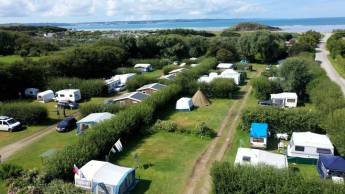 Ruhiger Campingplatz in der Bretagne | 300 m vom Strand entfernt