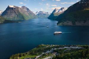 Hurtigruten bus- en treinreis