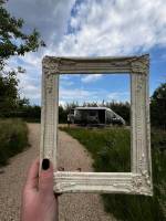 Moderner Hippie-Campingplatz – Der soziale Treffpunkt der Natur