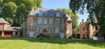 Anwesen: Schloss aus dem 17. Jahrhundert und Mühle aus dem 12. J