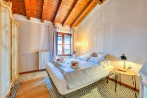 Laetitia Salò-Historic center near Lake