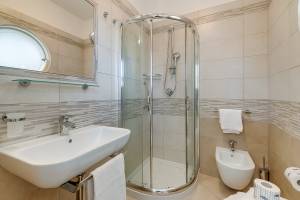 Le Onde Apartment 2 with Pool and Sea