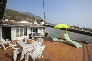 Angela -Terrace & beautiful View lake