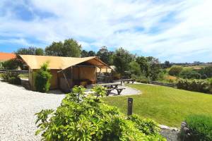 Luxus-Camping in der portugiesischen Landschaft