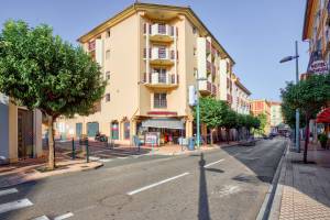 Les Citronniers S4p Courtyard Side