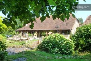 Camping mit Einheimischen in MONTHOLIER, Burgund-Franche-Comté