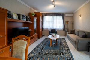 Pine Wood Apartment 6