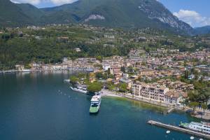 Berny 100m from lake & Private garage