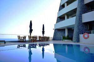 Madeira Regency Clliff