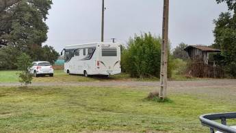 Familiencampingplatz im Herzen eines erhaltenen Weinbergs in Neu