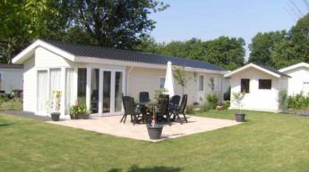 Comfortabel 6 persoons chalet op vakantiepark Buitenhuizen nabij