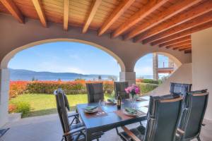 Borgo Belvedere-lake view & shared pool