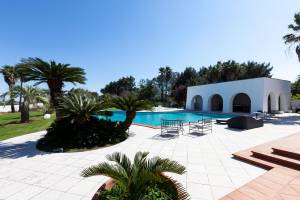 Villa Golia pool jacuzzi and tennis