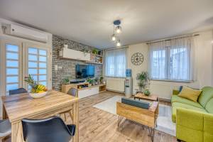 Modern Apartment with Bikes and PS4