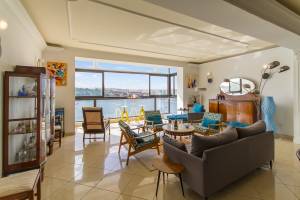 Magnificent Seafront Apartment Sliema