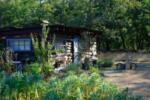 Charmant ausgestattete Hütte und Campingplatz im Herzen der Natu