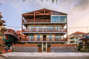 Angulo House